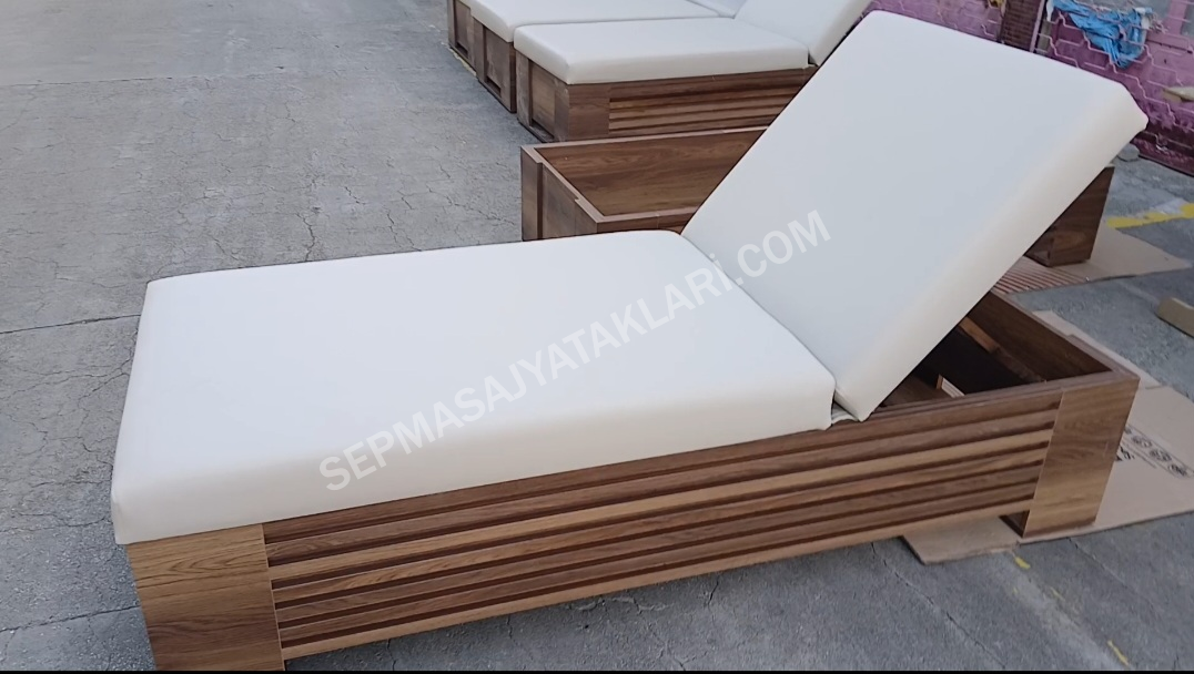 Oynar Başlıklı Şezlong